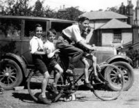 Wint, John, Dad, Terry - 32 High St c.1933 - small.jpg